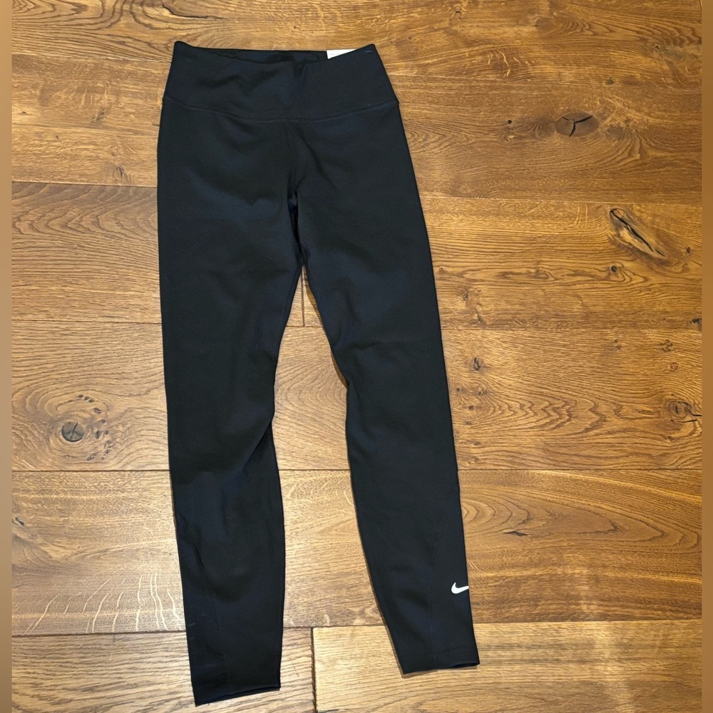 Nike One Dri-FIT Mid-Rise, 7/8 Leggings, Black, size xs